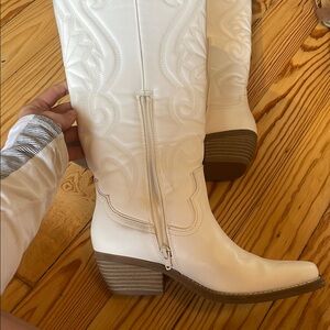 White Embroidered Women's Cowboy Boots